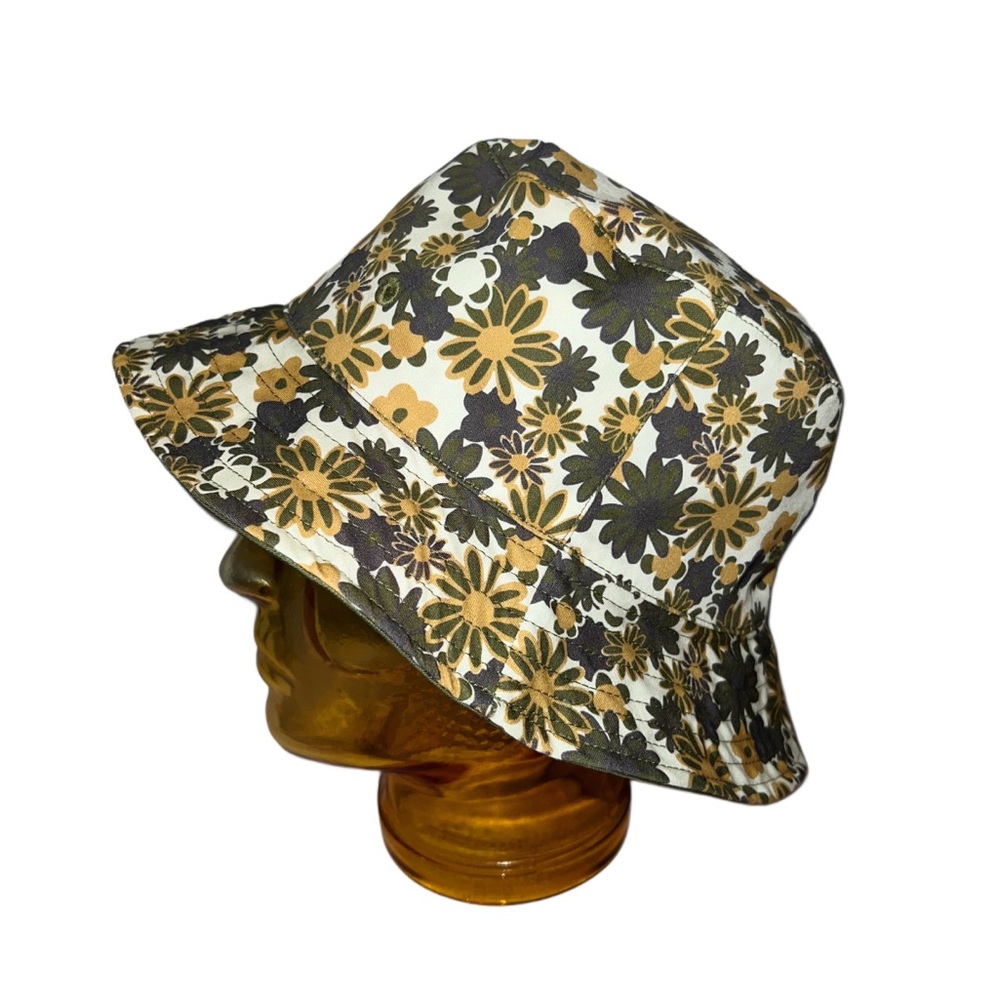 Steve Madden reversible bucket hat